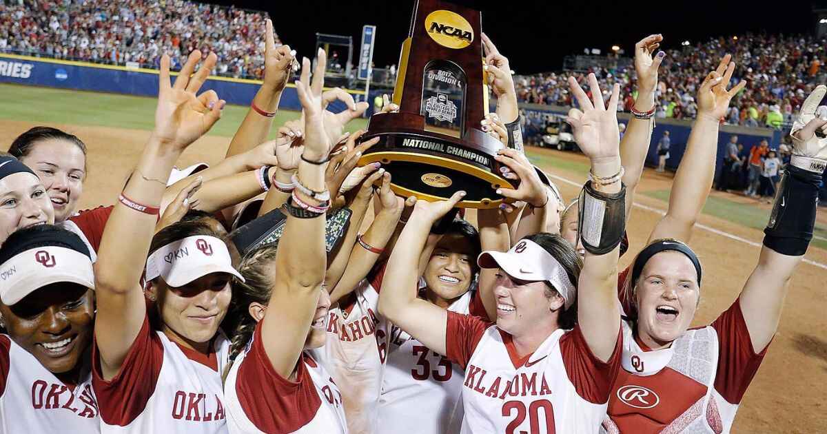 How many innings in softball college